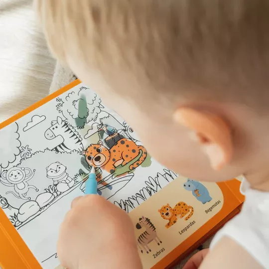 VEIKLIS KNYGELĖ SU DAUKARTINIAIS LIPDUKAIS IR PIEŠIMU VANDENIU