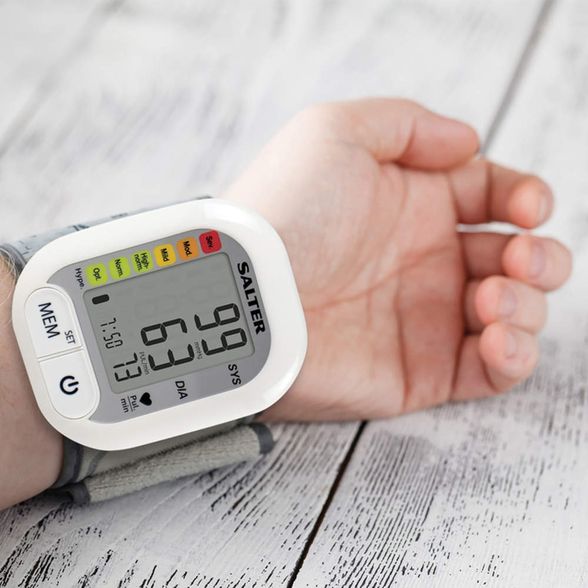 SALTER AUTOMATIC WRIST BPM